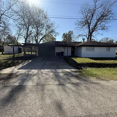 Charming 3-Bedroom Short-Term Rental In Port Neche